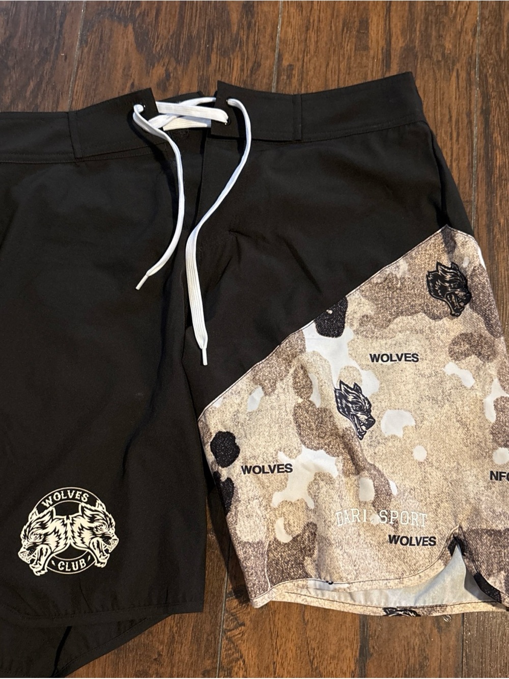 Darc sport black  & Desert Camo die standing short